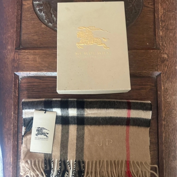 Burberry scarf - Picture 4 of 5